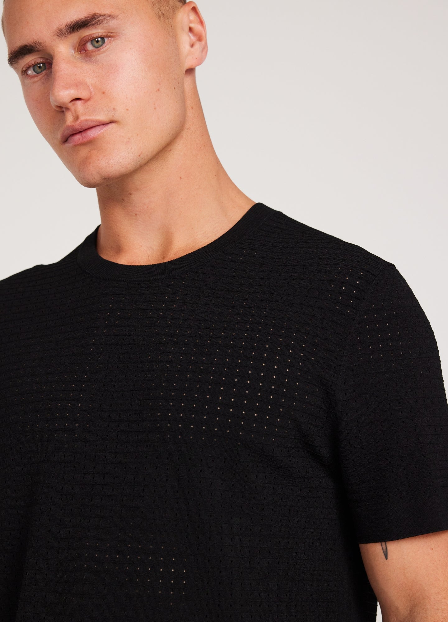 5-952_BLACK_4_desktop_1720136860