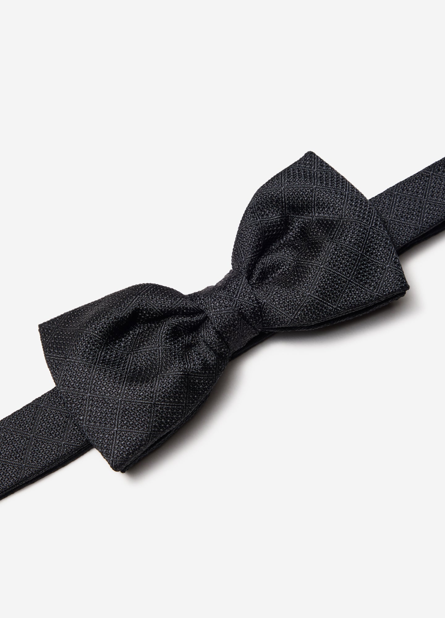 Matte Silk Bow Tie Black